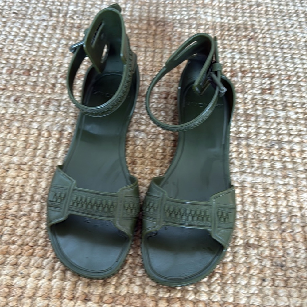 Givenchy Beach sandal